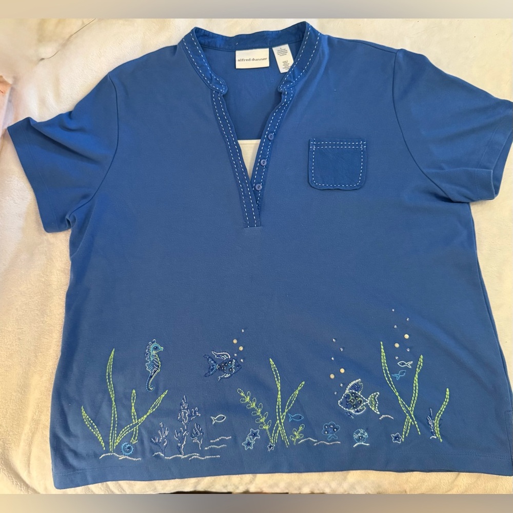 Alfred Dunner women's embroidered top. Sea-life themed design. Sz. L